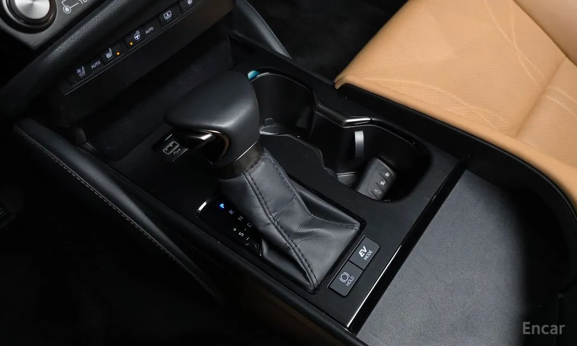 Фото 9 - Lexus ES