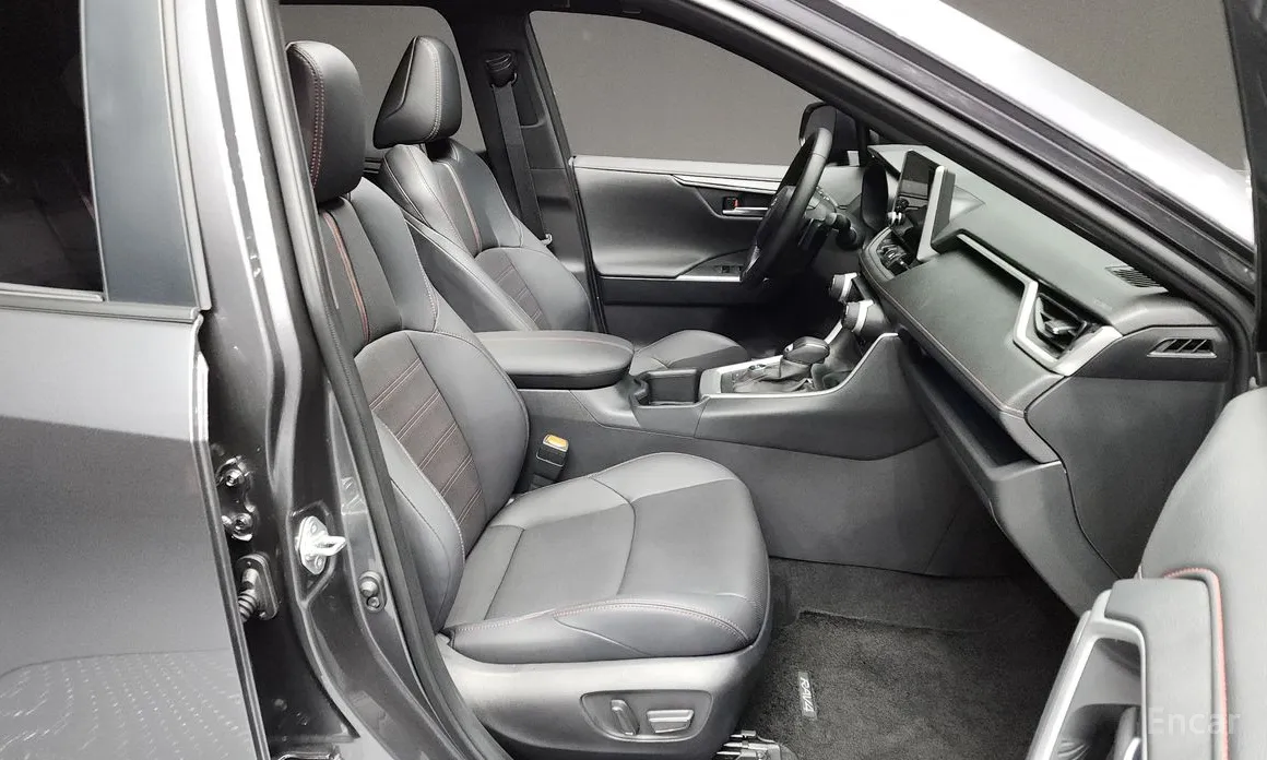 Фото 11 - Toyota RAV4