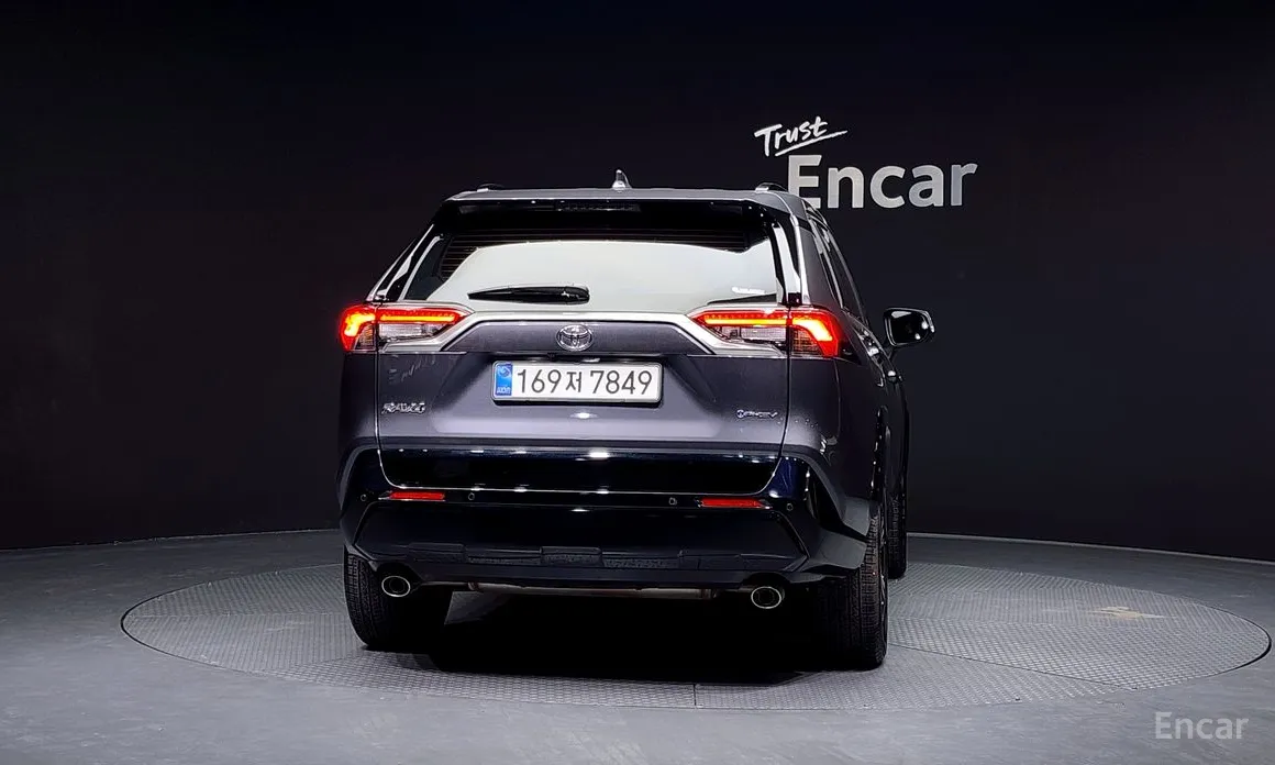 Фото 4 - Toyota RAV4