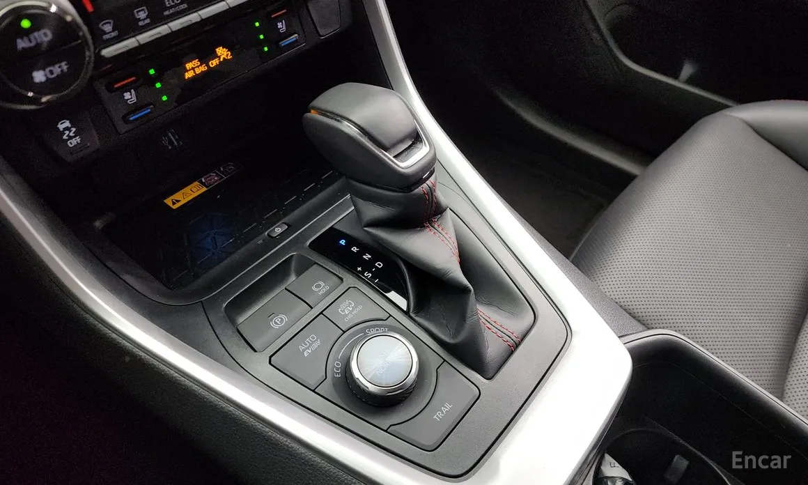 Фото 9 - Toyota RAV4