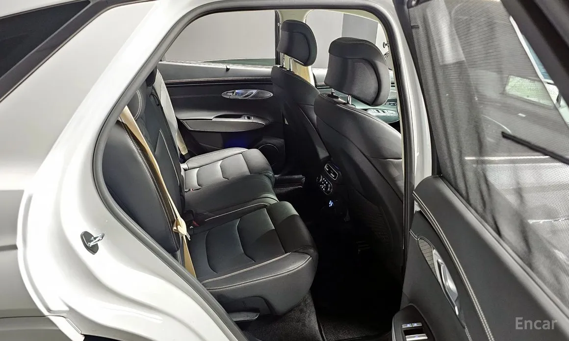 Фото 12 - Genesis GV70