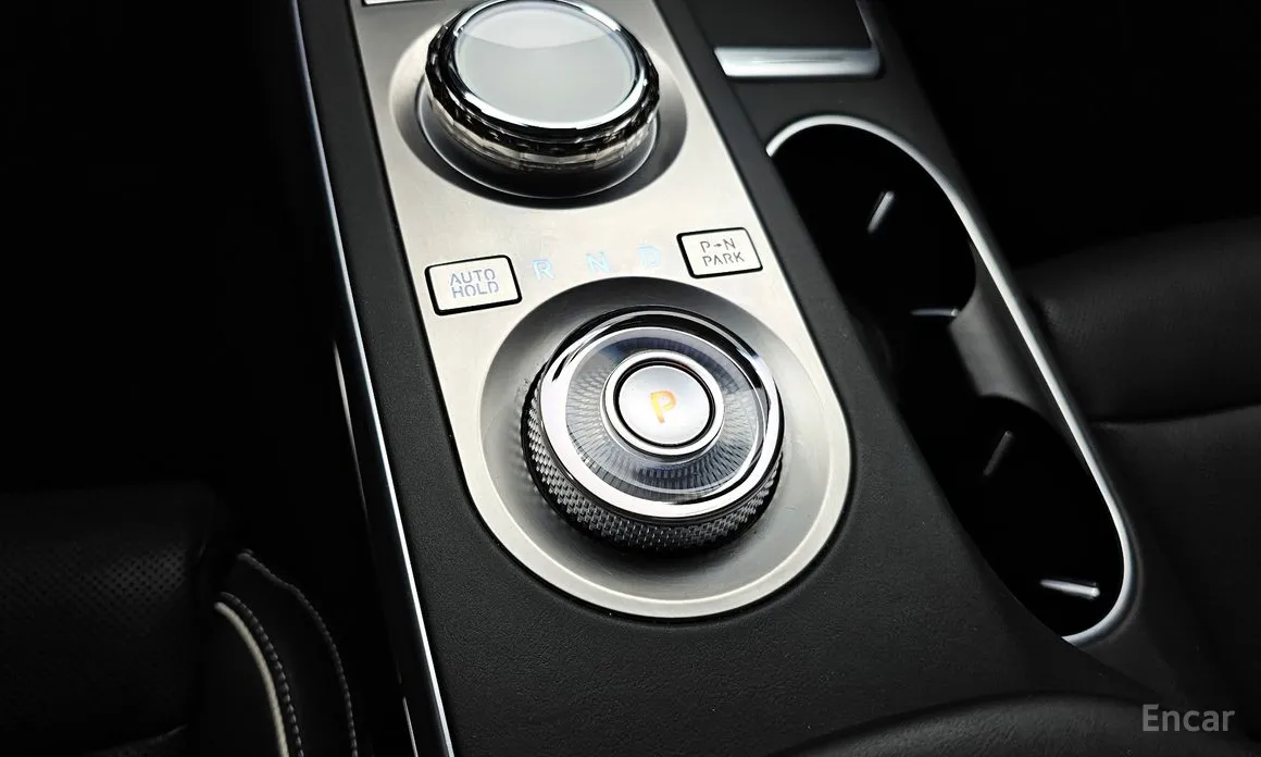 Фото 9 - Genesis GV70