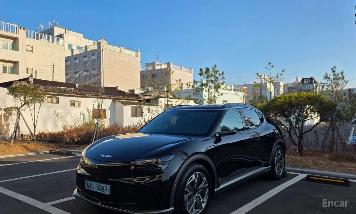 Фото 1 - Genesis GV60