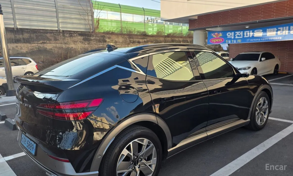 Фото 2 - Genesis GV60