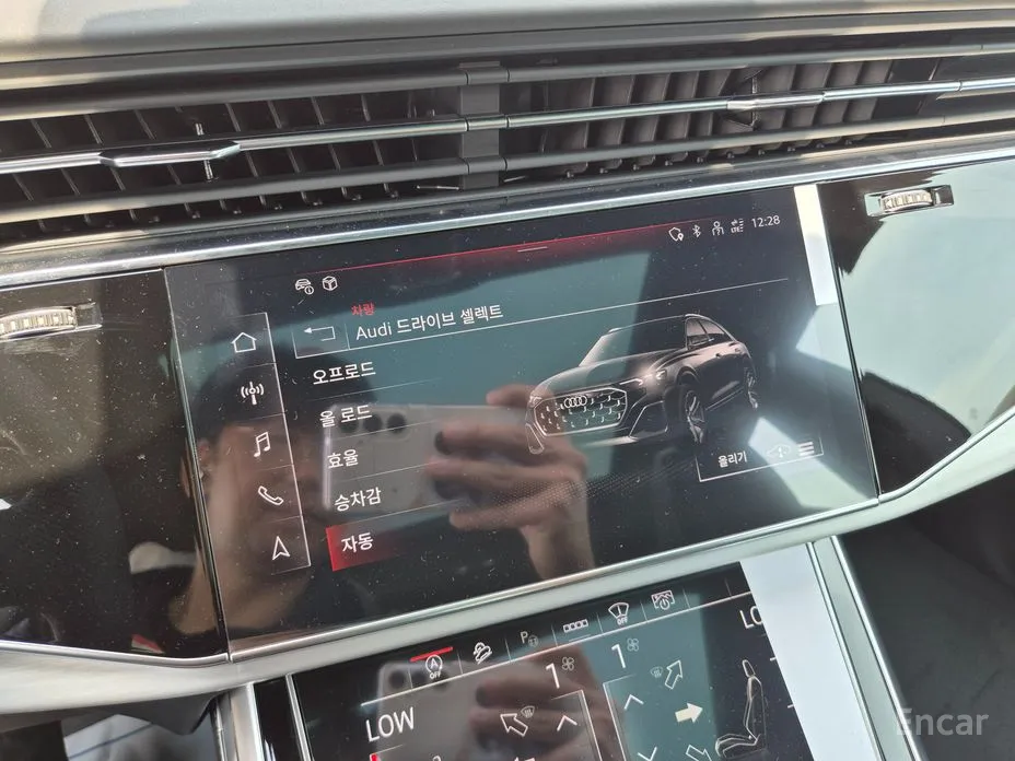 Фото 10 - Audi Q8