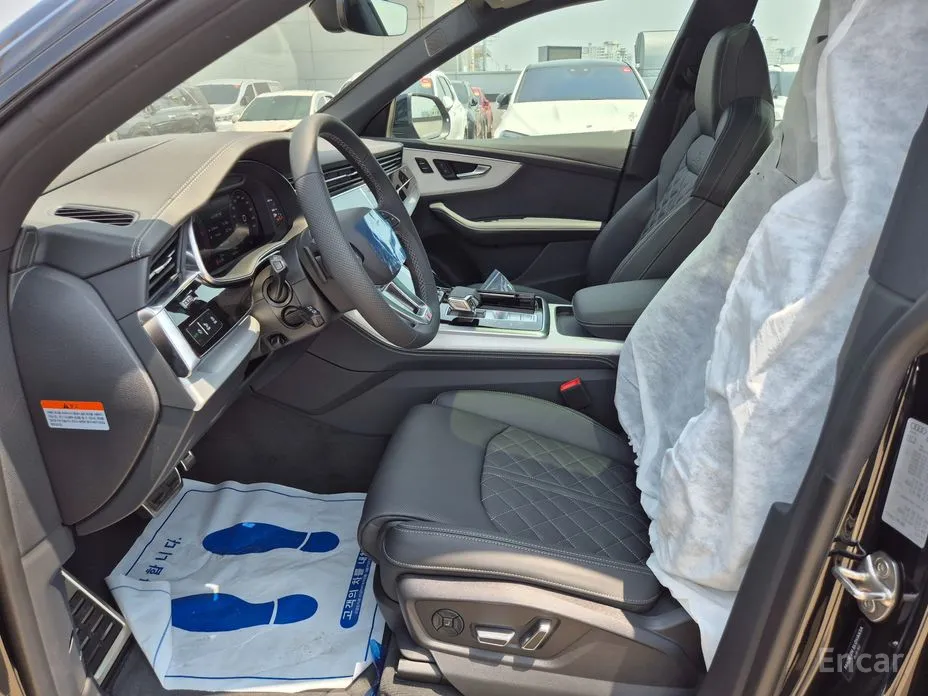 Фото 13 - Audi Q8