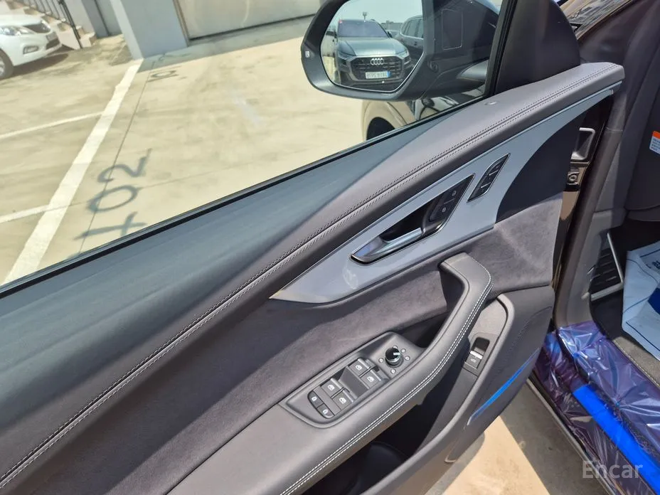 Фото 14 - Audi Q8