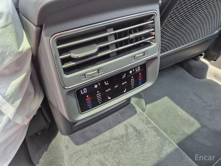 Фото 16 - Audi Q8