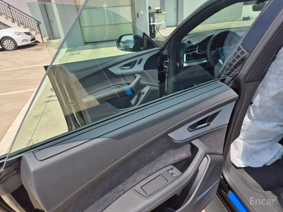 Фото 17 - Audi Q8