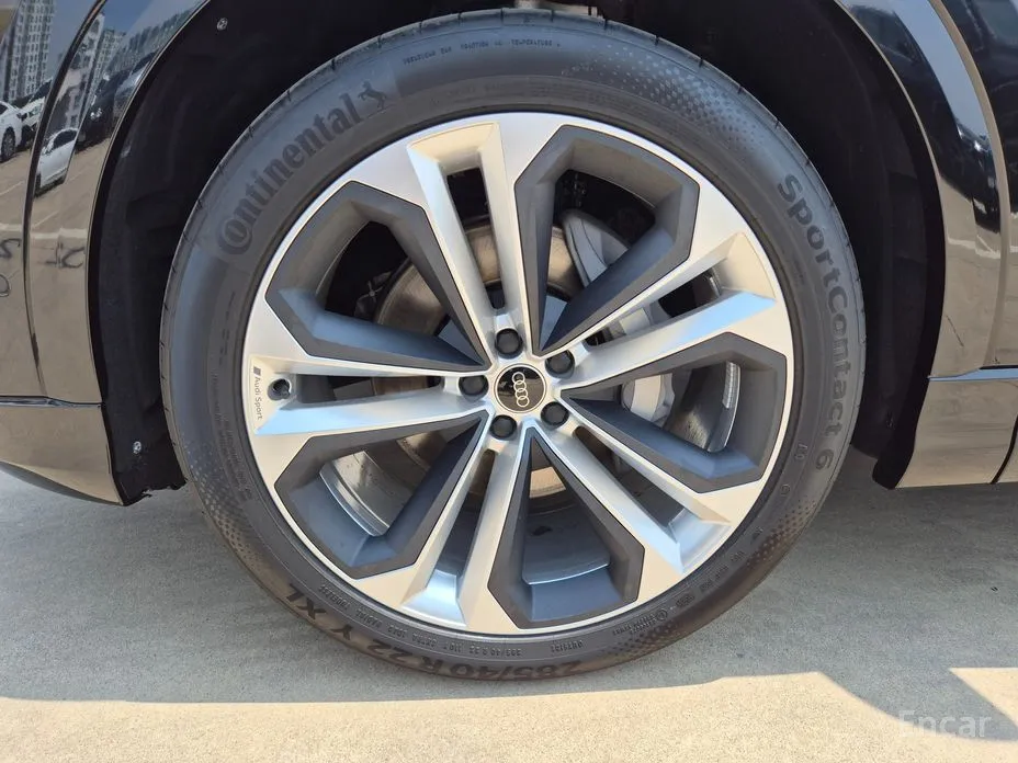 Фото 6 - Audi Q8