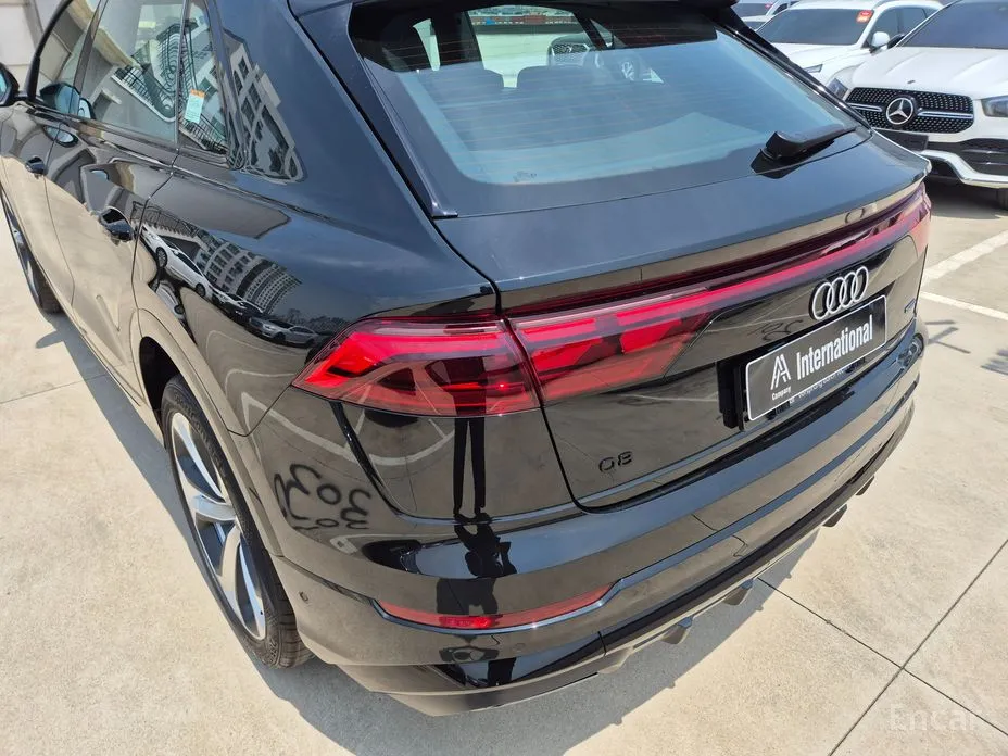 Фото 7 - Audi Q8