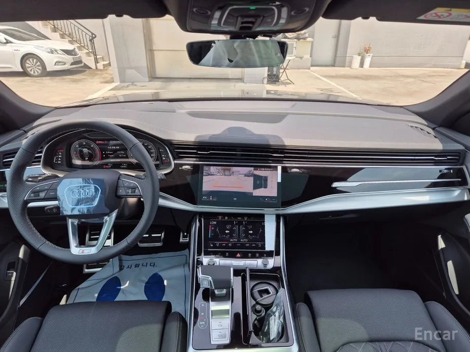 Фото 8 - Audi Q8