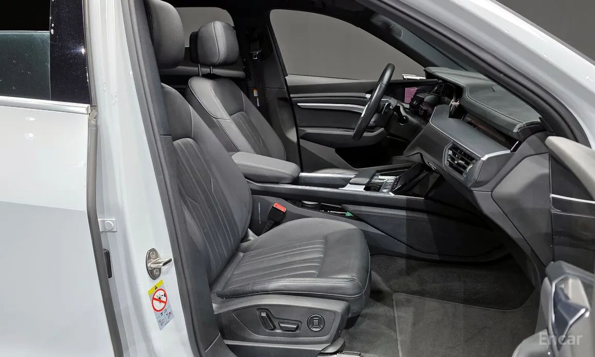 Фото 11 - Audi e-tron