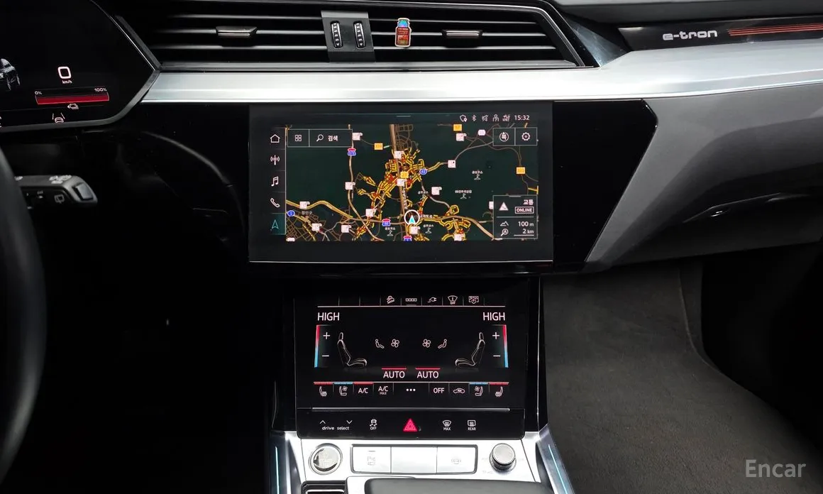 Фото 14 - Audi e-tron