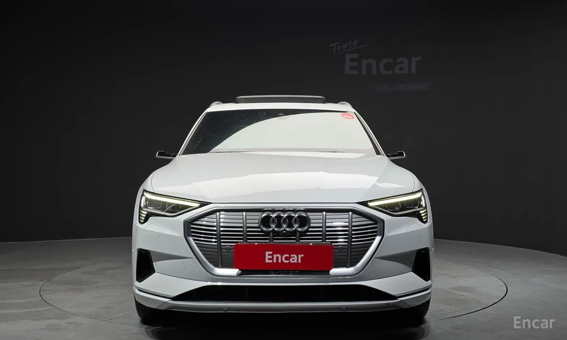 Фото 3 - Audi e-tron