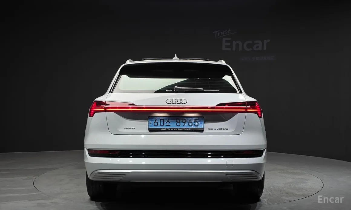 Фото 4 - Audi e-tron