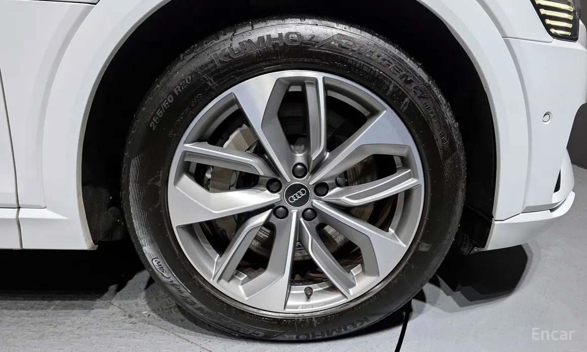 Фото 5 - Audi e-tron