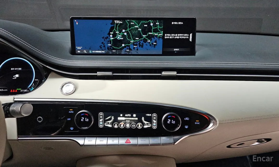 Фото 12 - Genesis GV70