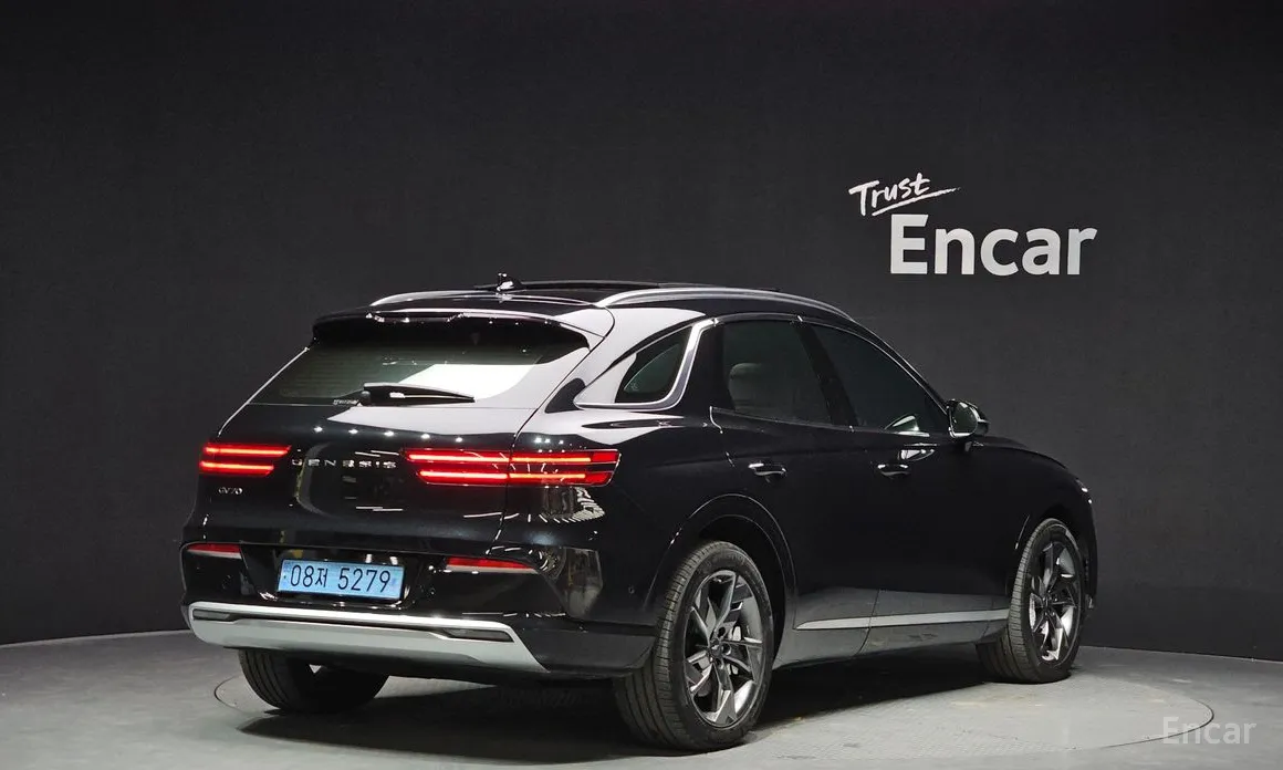 Фото 2 - Genesis GV70