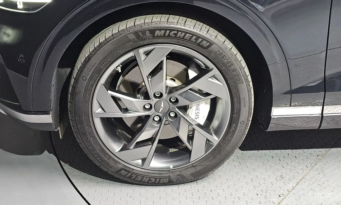 Фото 5 - Genesis GV70