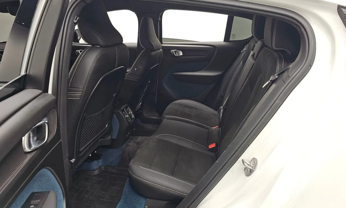 Фото 11 - Volvo C40