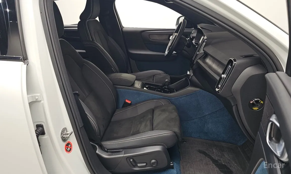 Фото 12 - Volvo C40