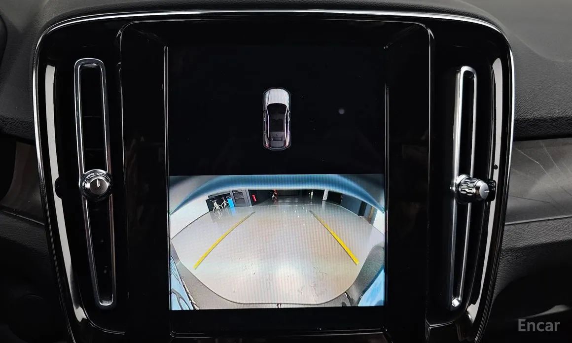 Фото 15 - Volvo C40