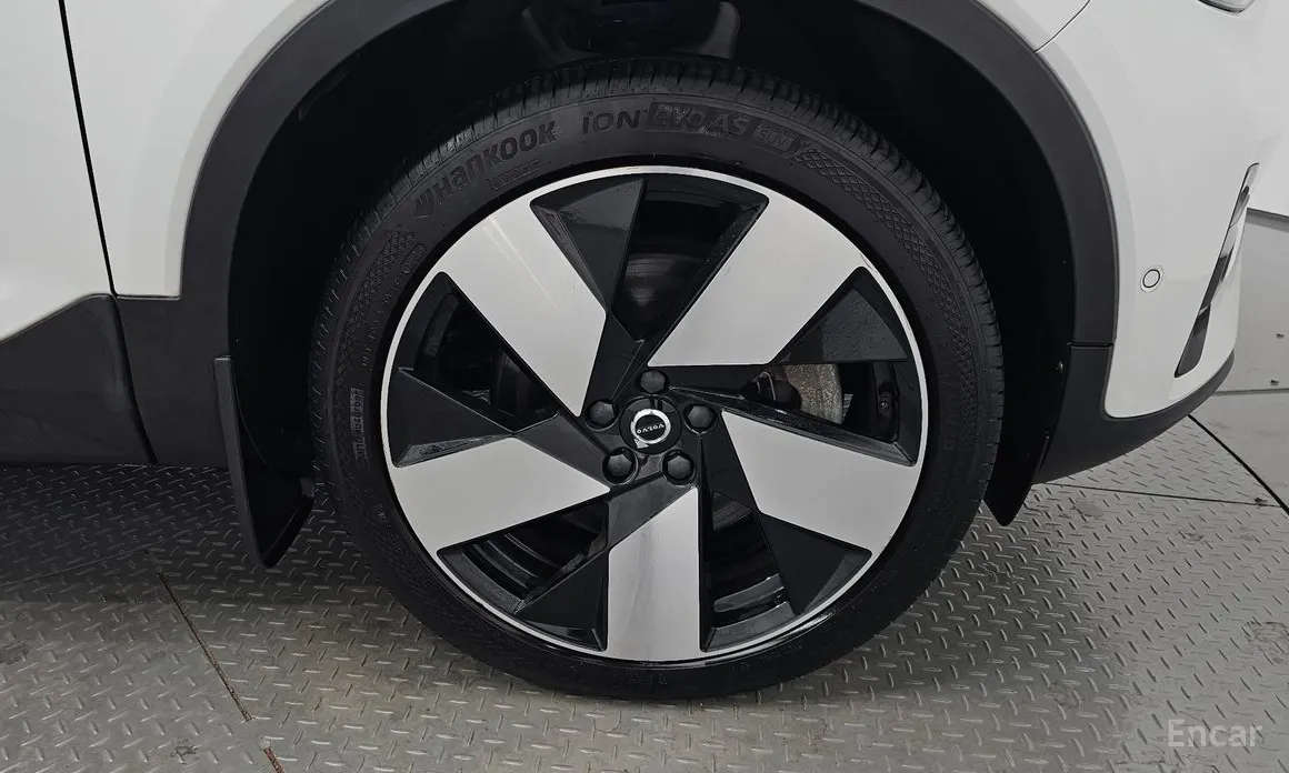 Фото 5 - Volvo C40