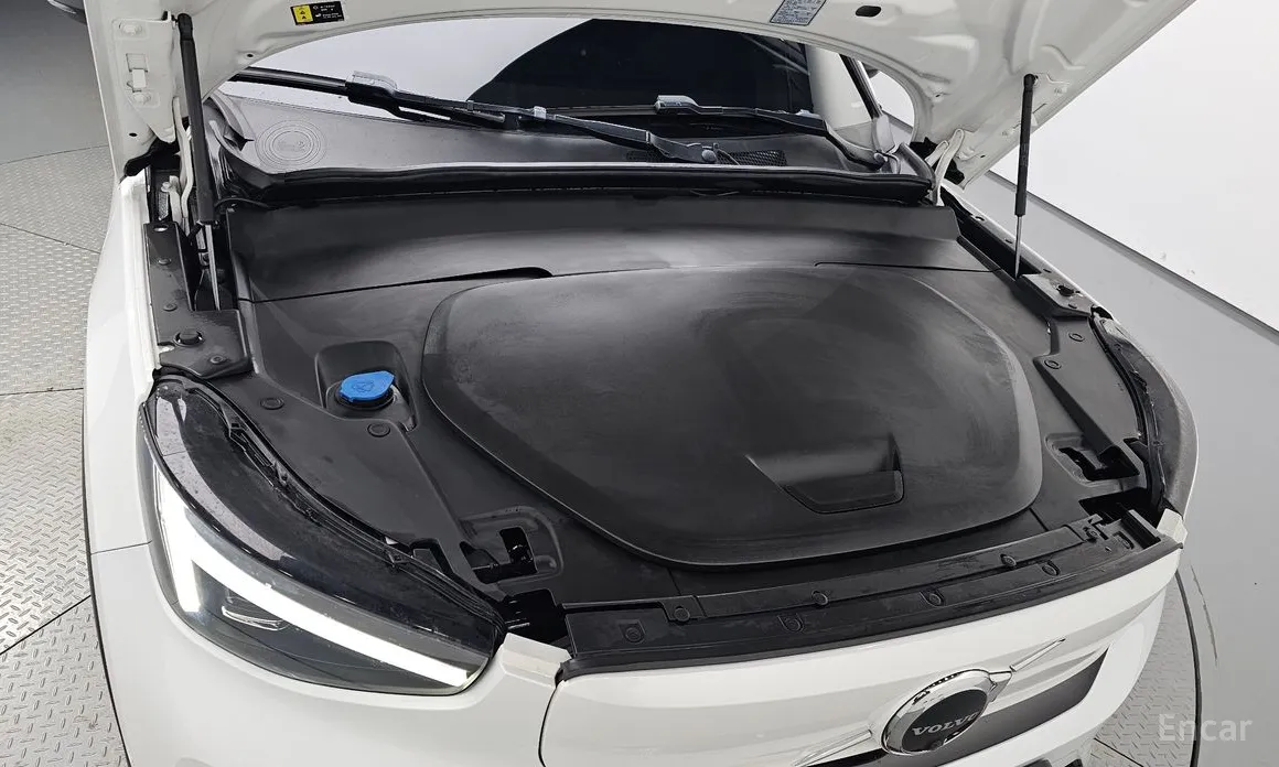 Фото 6 - Volvo C40