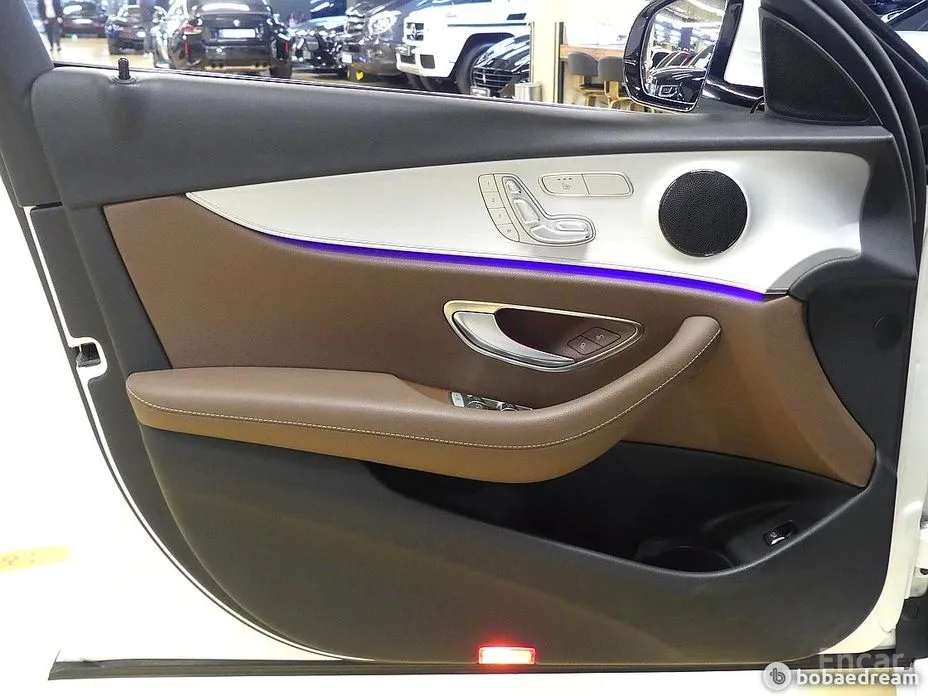 Фото 11 - Mercedes-Benz E-Class