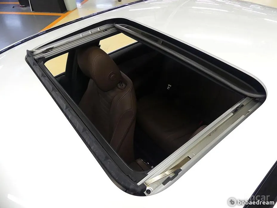 Фото 20 - Mercedes-Benz E-Class