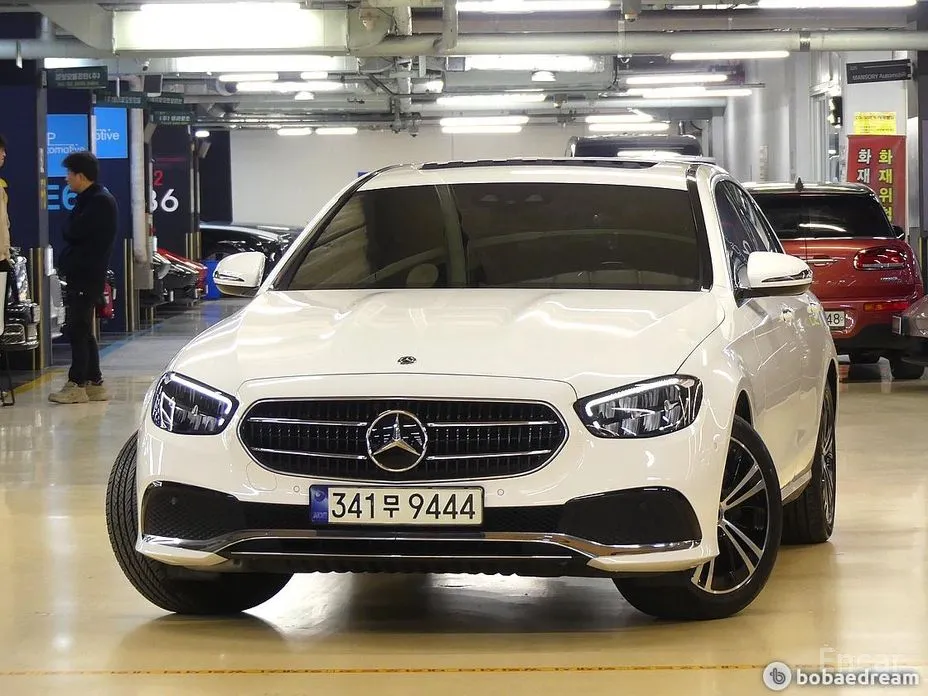 Фото 3 - Mercedes-Benz E-Class