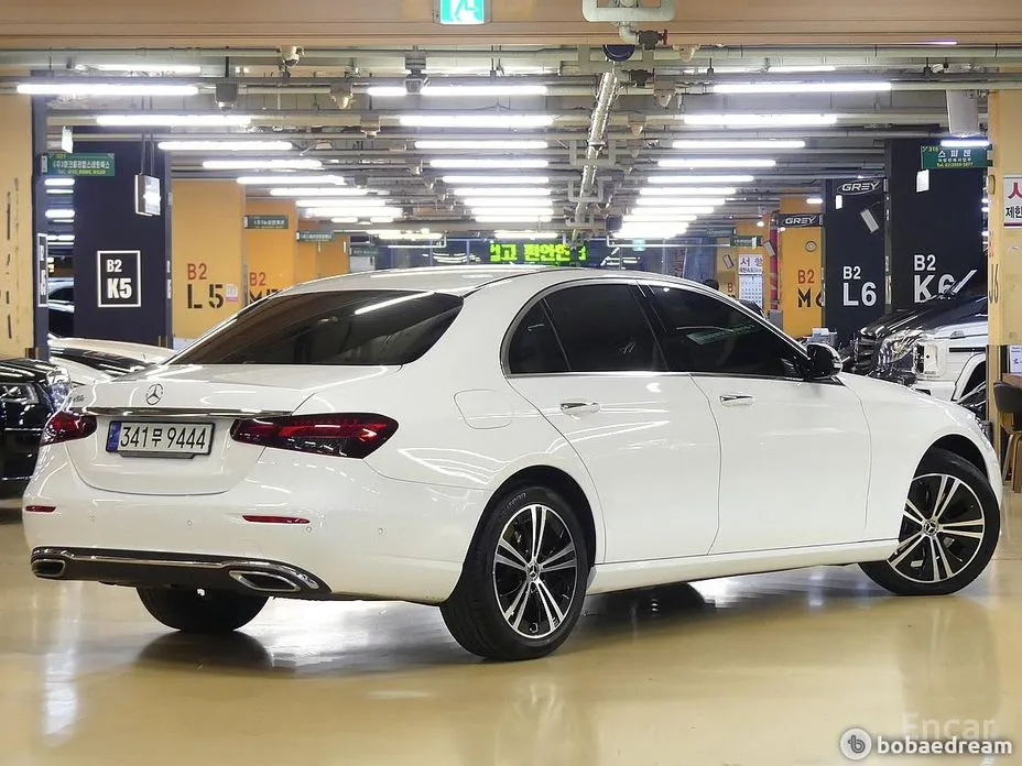 Фото 4 - Mercedes-Benz E-Class