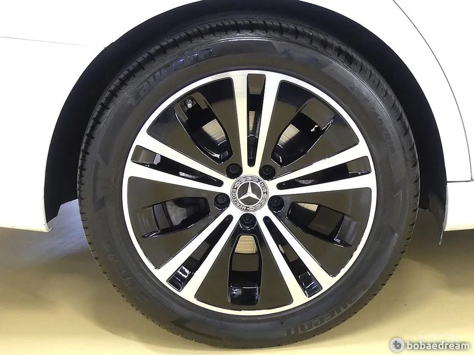 Фото 5 - Mercedes-Benz E-Class