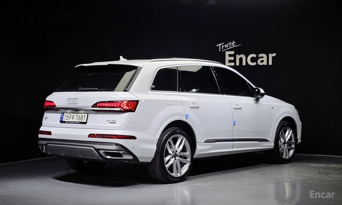 Фото 2 - Audi Q7