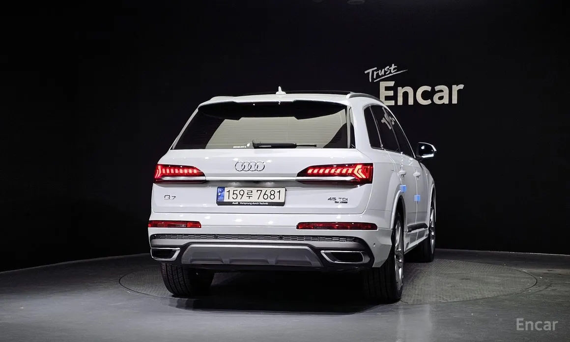 Фото 4 - Audi Q7