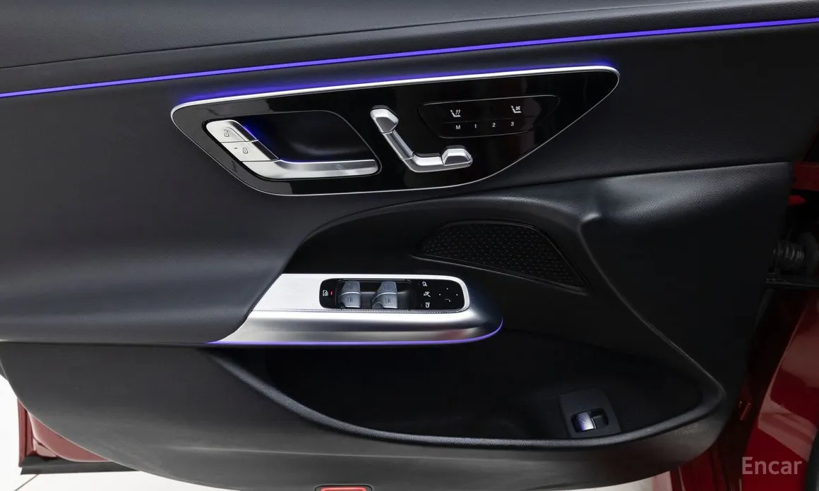 Фото 12 - Mercedes-Benz E-Class