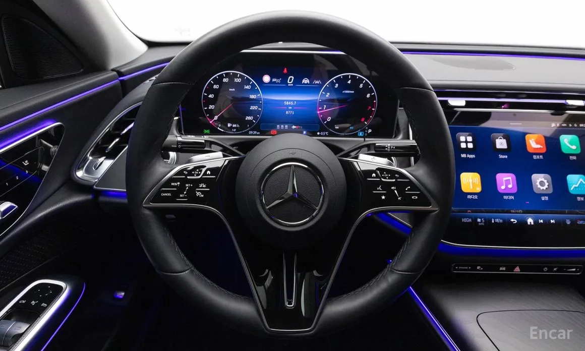 Фото 19 - Mercedes-Benz E-Class