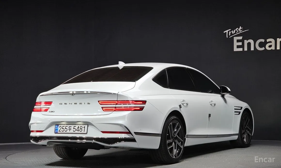 Фото 2 - Genesis G80