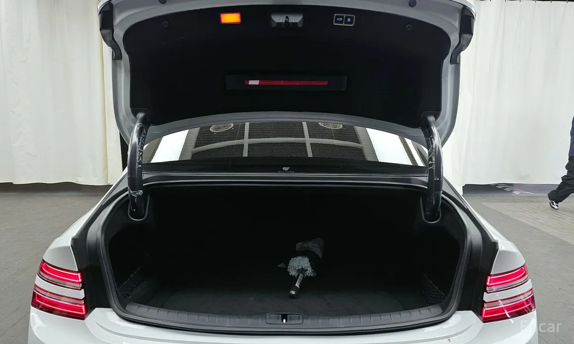 Фото 20 - Genesis G80
