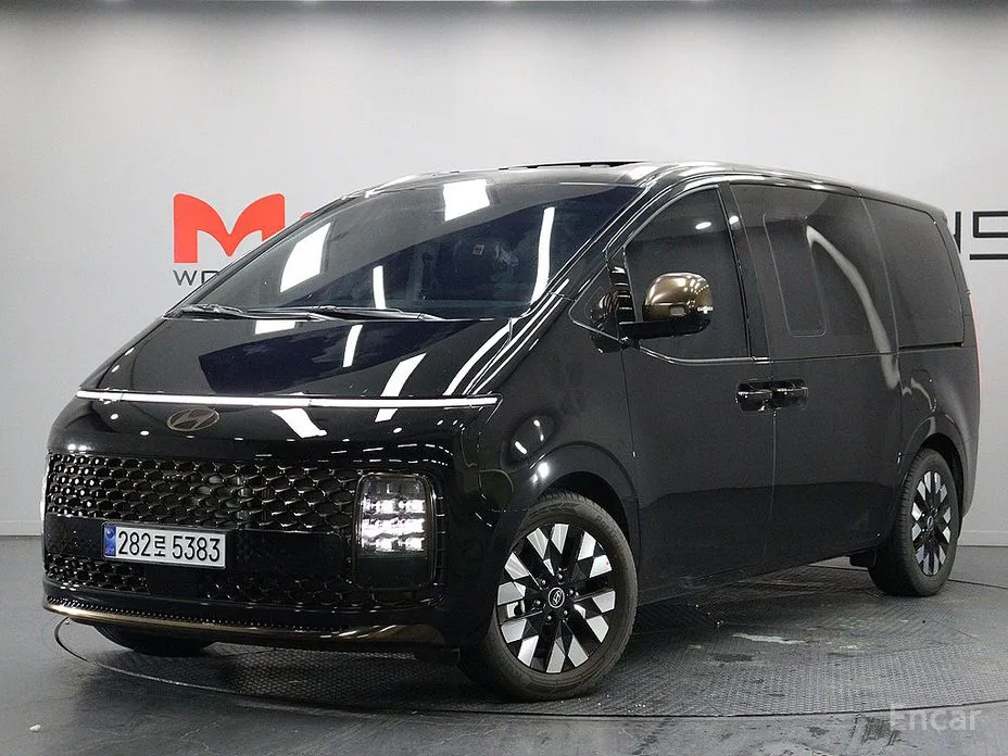 Фото 1 - Hyundai Staria