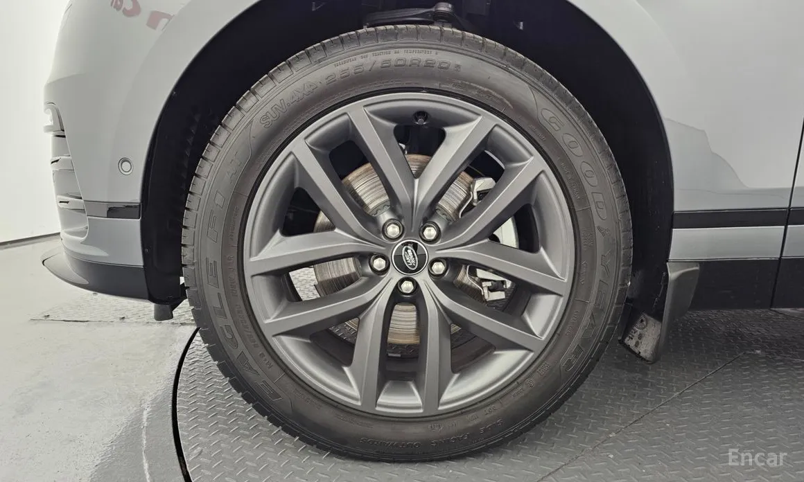 Фото 9 - Land Rover Range Rover Velar