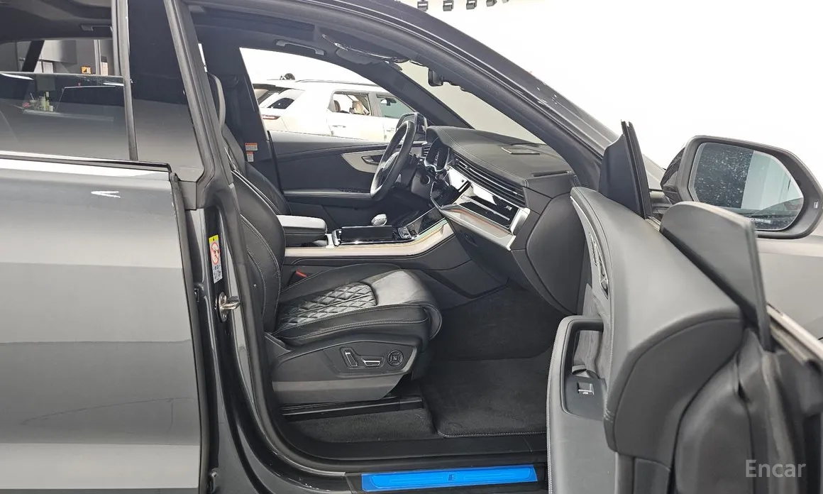 Фото 11 - Audi Q8