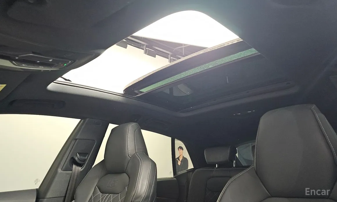 Фото 18 - Audi Q8