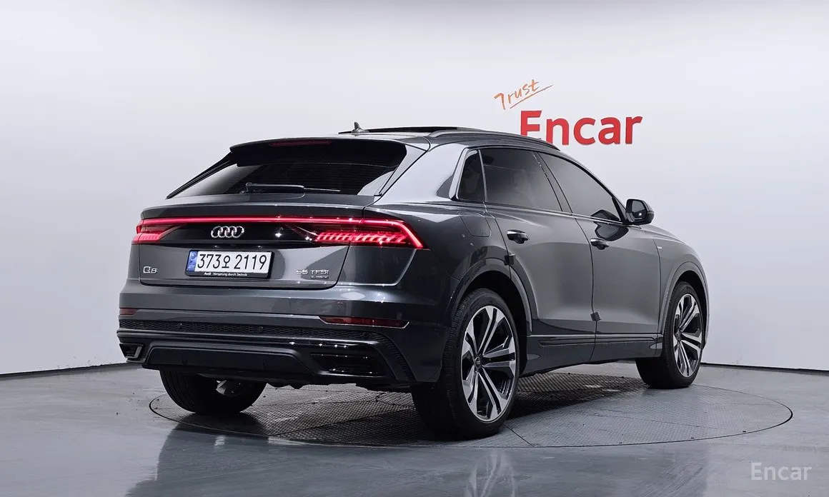 Фото 2 - Audi Q8