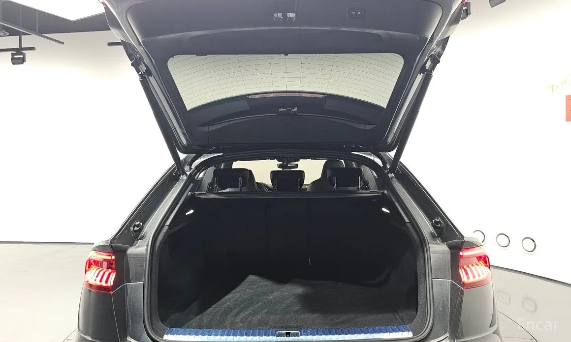 Фото 20 - Audi Q8