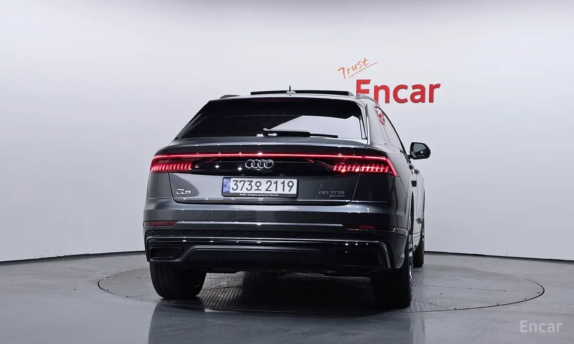 Фото 4 - Audi Q8