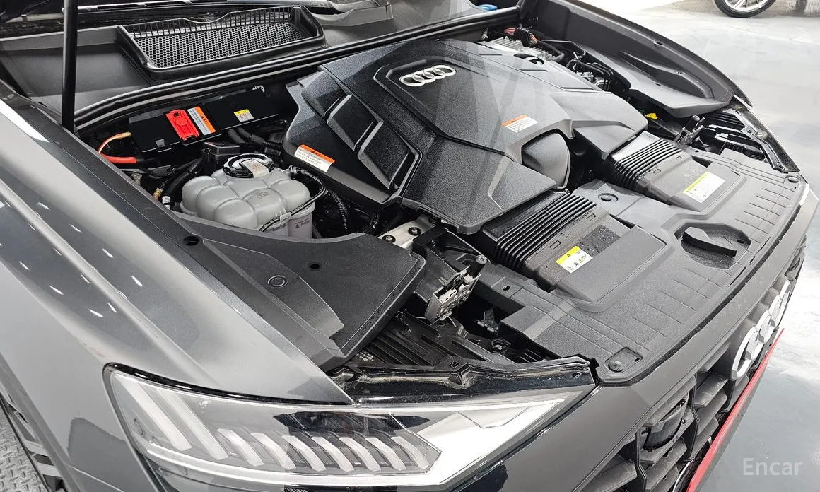 Фото 6 - Audi Q8