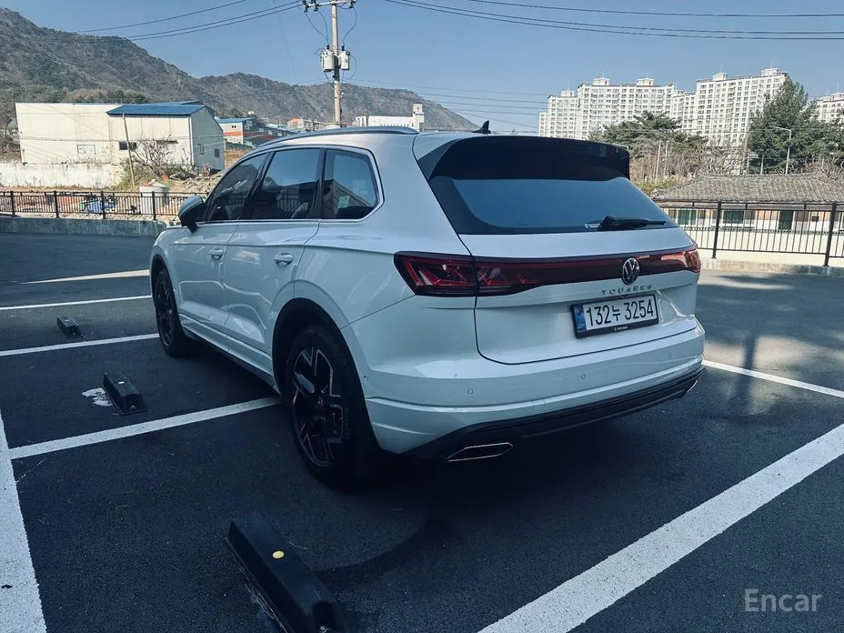 Фото 3 - Volkswagen Touareg