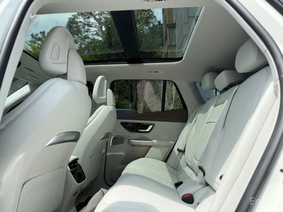 Фото 10 - Mercedes-Benz EQE
